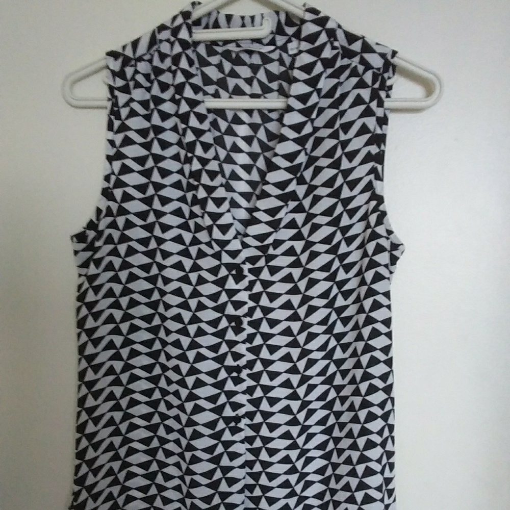 Reitmans Button Down Sleeveless Blouse